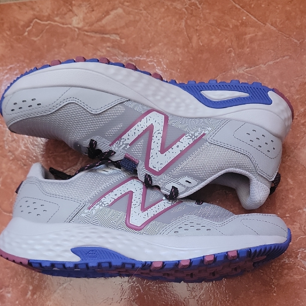New Balance 410v8 Trail Running Shoes